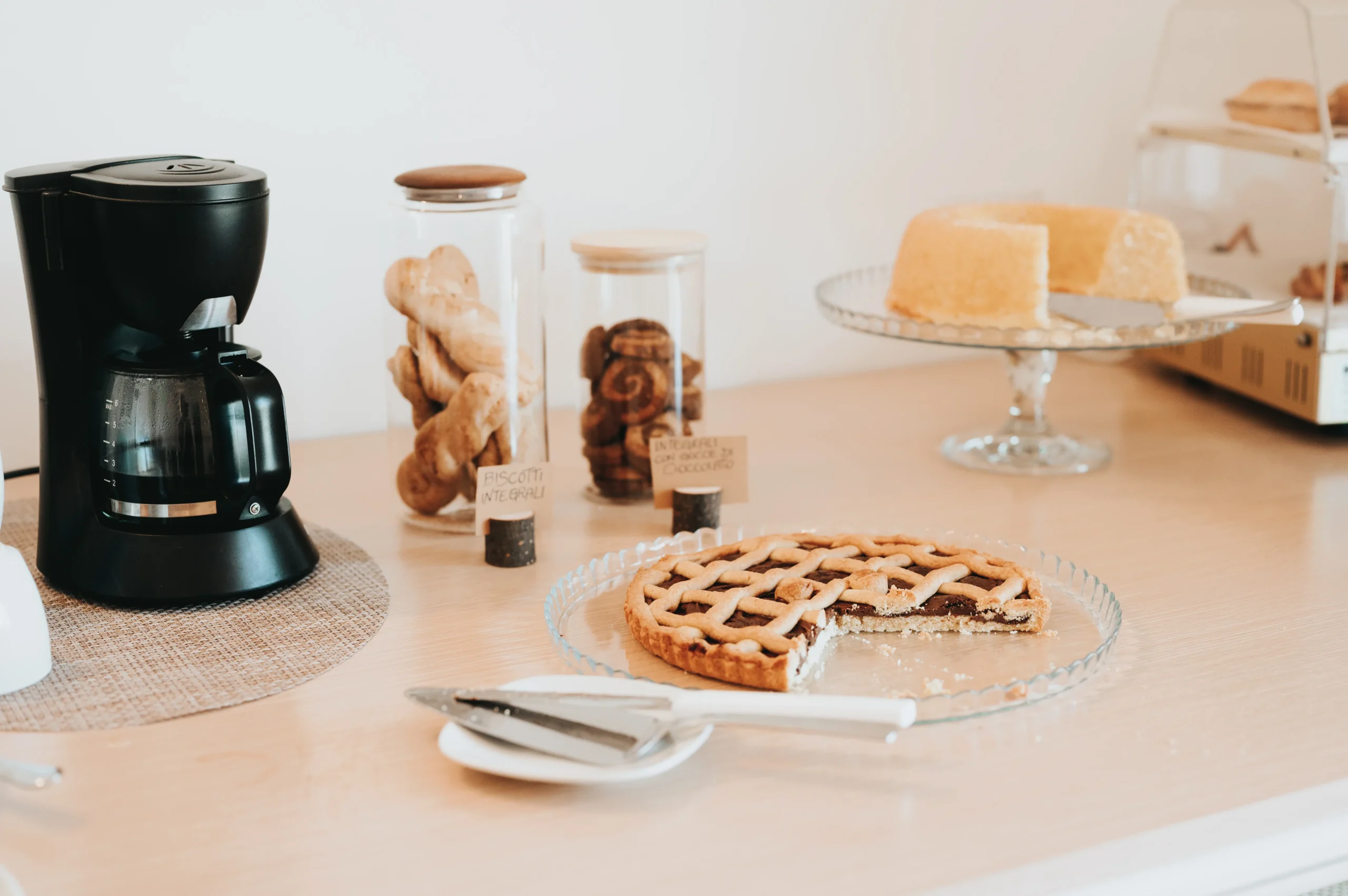 Buffet du petit-déjeuner avec pâtisseries maison
