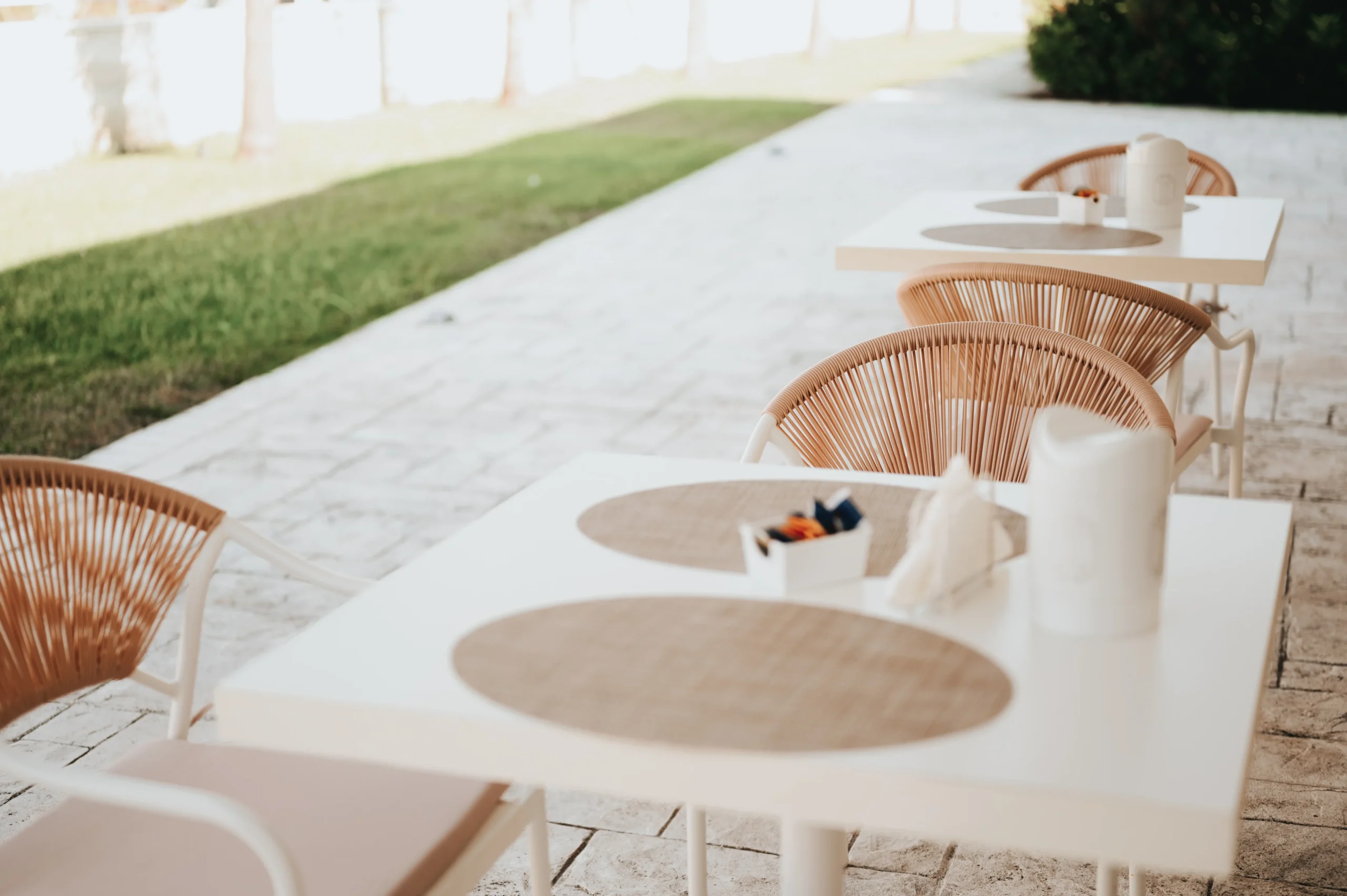 La colazione nel giardino di Dimore Relais, B&B a Porto Cesareo